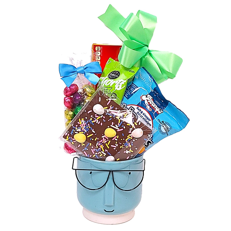 A fun "Selfie" pot filled with lots of sweet treats to enjoy. There's tasty chocolates, nuts, shortbread and more! A wonderful Easter treat for all ages!